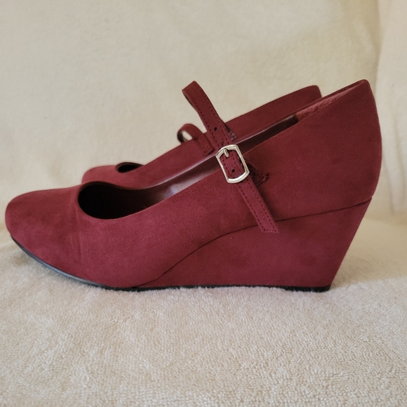 Torrid Burgandy Suede Mary Jane Platform Wedge Heels Size 10W Brand New with box - Picture 9 of 16